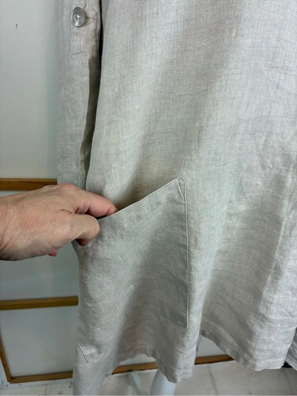 Relaxed Linen Tunic w-Draped Cowl Neck & convertible sleeves great pockets! - Picture 3 of 9
